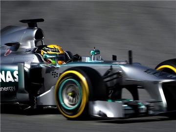 Lewis Hamilton absolvierte im neuen Mercedes starke Testfahrten. Foto: Alberto Estevez
