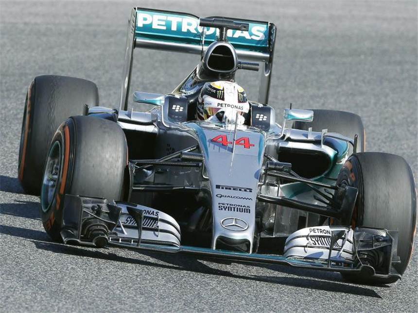 Hamilton wehrt Vettel-Angriff mit Fabelrunde ab Lewis Hamilton fuhr die schnellste Trainingszeit. Foto: Andreu Dalmau