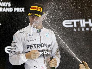 Lewis Hamilton genoss die Weltmeister-Dusche in Abu Dhabi. Foto: Valdrin Xhemaj