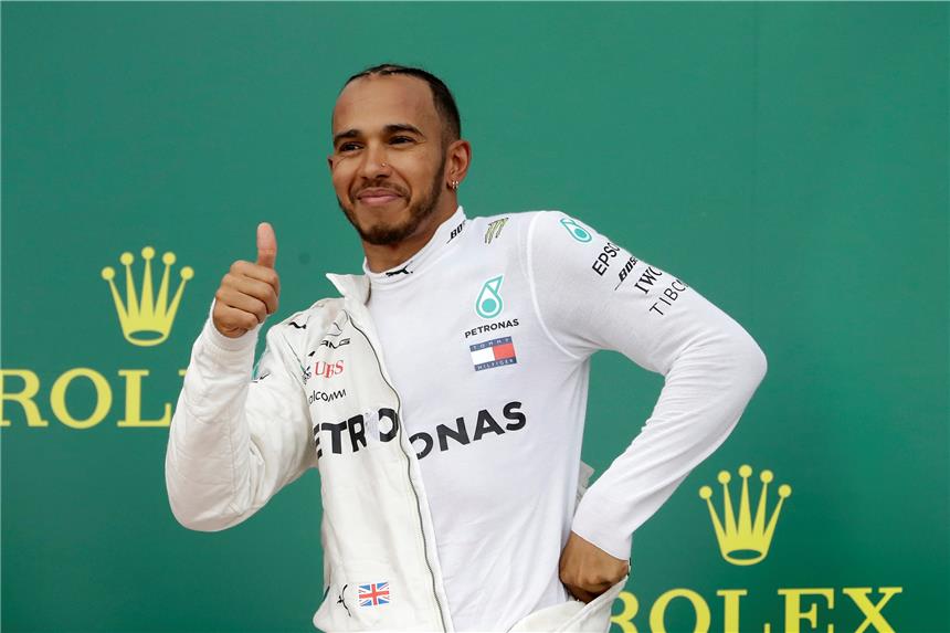 Hamilton entreißt Vettel im Baku-Chaos die WM-Führung Lewis Hamilton holte sich in Baku den Sieg und die WM-Führung.