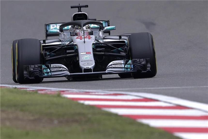 Mercedes nur „dritte Kraft“ - Kritik an Crash-Kid Verstappen Lewis Hamilton kam im Mercedes in dieser Saison noch nicht richtig in Fahrt. Foto: Andy Wong/AP