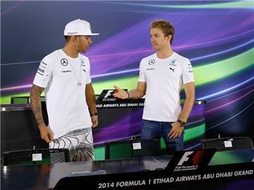 Lewis Hamilton (l) hat 17 Zähler Vorsprung auf seinen Teamkollegen Nico Rosberg. Foto: Foto: Valdrin Xhemaj