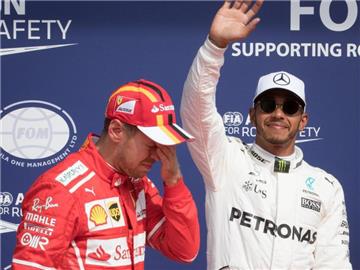Lewis Hamilton (r) und Sebastian Vettel bilden die erste Startreihe beim Großen Preis von Belgien. Foto: Benoit Doppagne