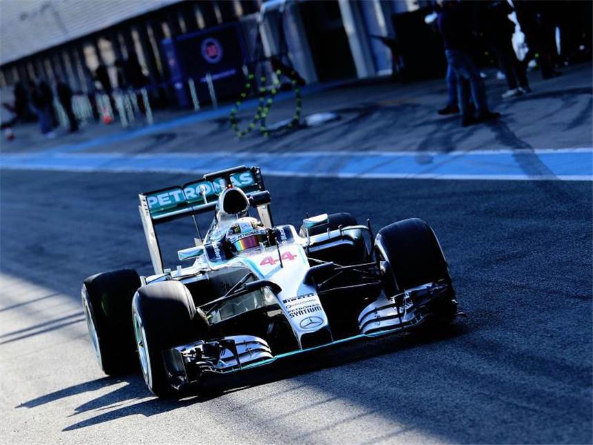 Hamilton staunt über Kilometerleistung Lewis Hamilton staunte über die Mercedes-Kilometerleistung. Foto: Peter Steffen