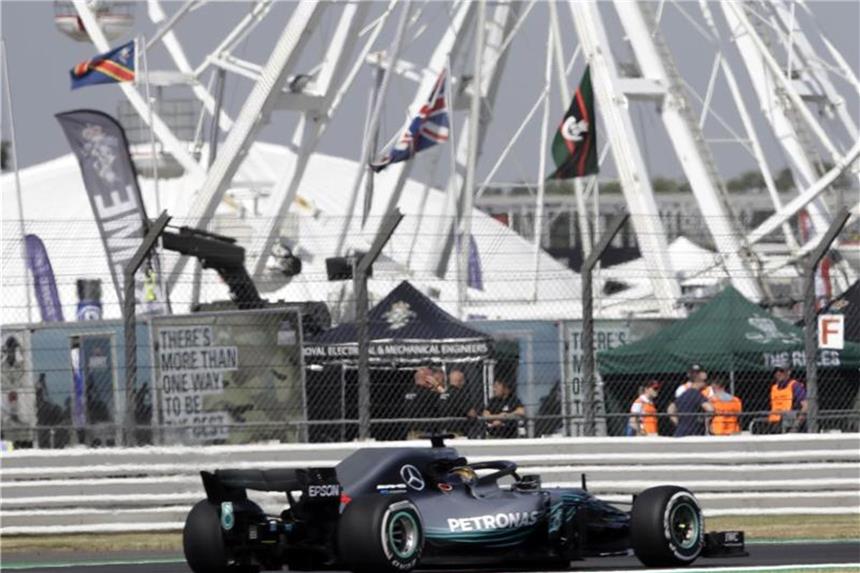 Lewis Hamilton war in Silverstone im Training bisher am schnellsten. Foto: Luca Bruno/AP