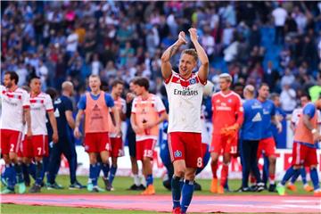 Lewis Holtby führte den Hamburger SV zum Sieg gegen Freiburg. Foto: Christian Charisius