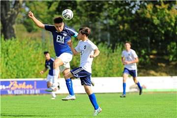 Liam Lampart (r.) und die A-Junioren des SV Hochlar 28 werden die Rückrunde nicht mehr bestreiten.