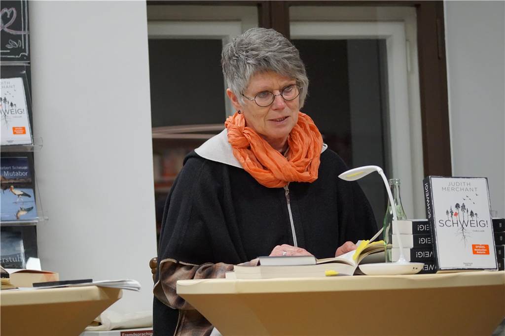 Mit Krimis und düsterem Motto: Litaraturnier in Werne feiert 26. Auflage Liane Jäger las aus "Schweig" von Judith Merchant vor.