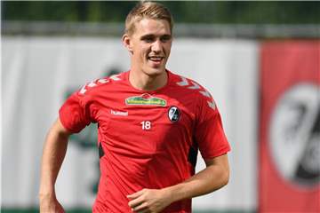 Liebt das Fußball-Business und würde gern wieder für das DFB-Team auflaufen: Stürmer Nils Petersen vom SC Freiburg. foto: Achim Keller
