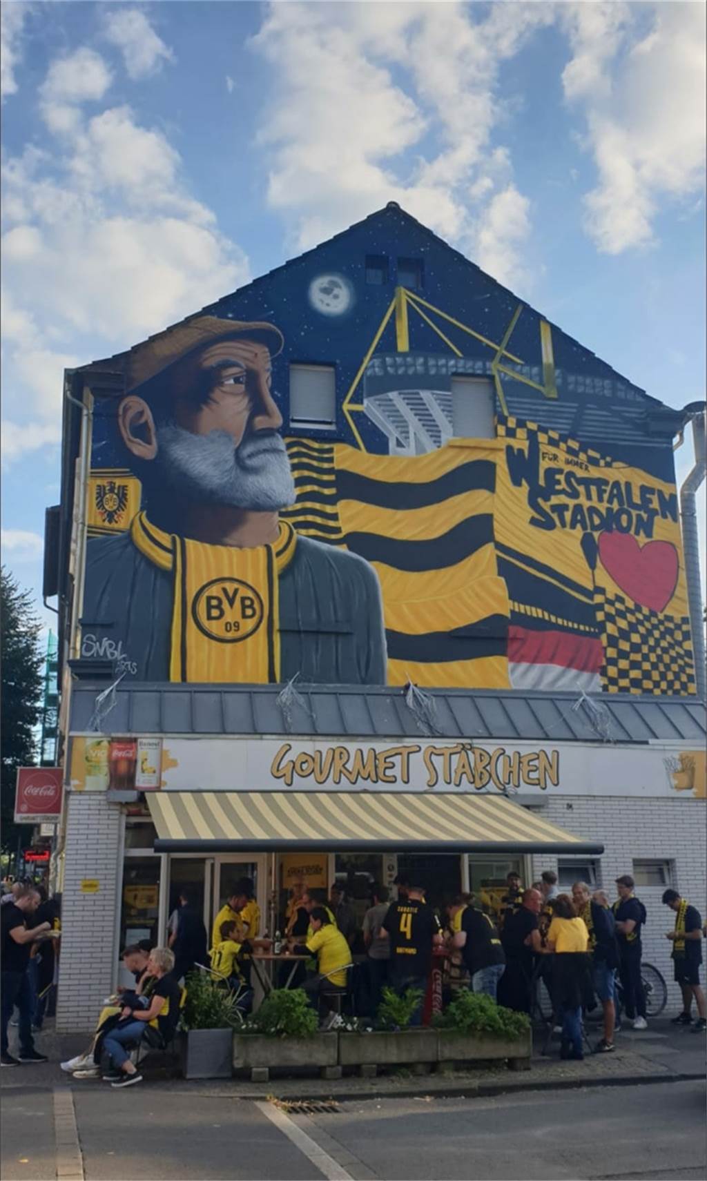 Imbissbuden im Ruhrgebiet: 7x Kultstatus beim Auftischen Liegt auf dem Weg zum Stadion und macht daraus keinen Hehl: Der Imbiss Gourmet Stäbchen im Dortmunder Kreuzviertel