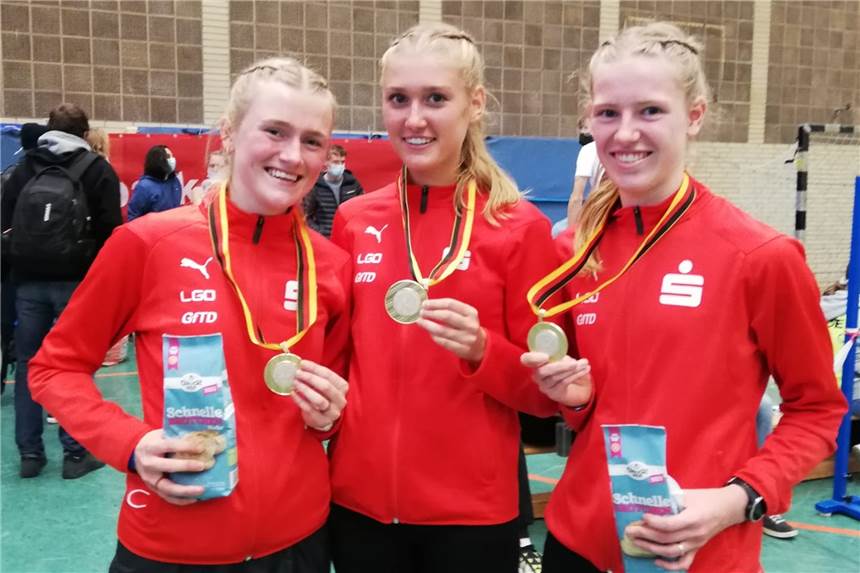 „Endlich mal eine Medaille“: Olfenerin Marie Gövert gewinnt erstmals einen Titel Lieselotte Langenohl (v.l.), Rahel Brömmel, Marie Gövert gewannen den Titel in Uelzen.