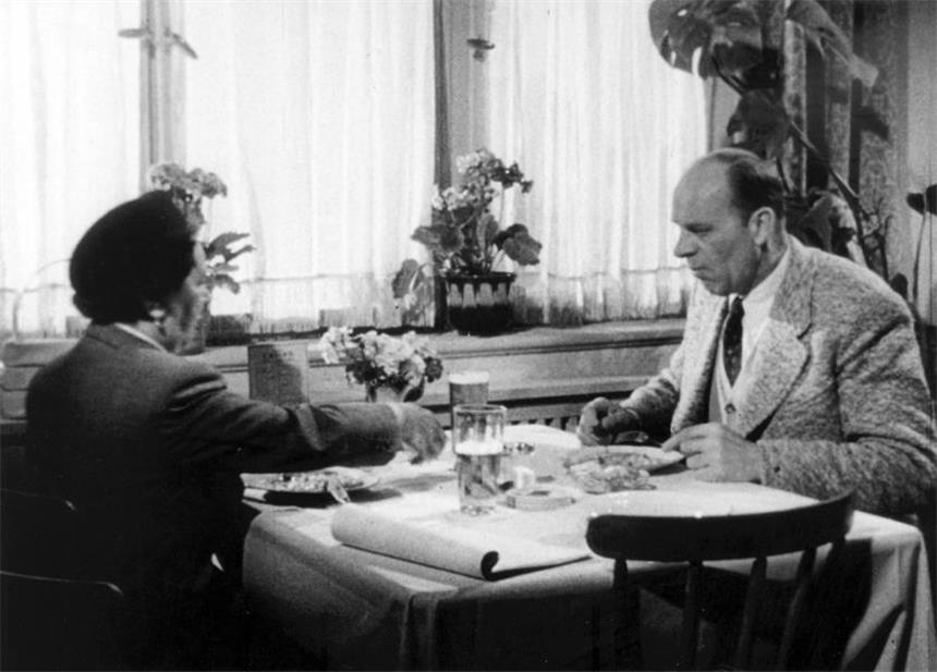 60 Jahre: Das ist Deutschlands erster Werbespot Liesl Karlstadt und Beppo Brem spielten im ersten Fernsehwerbespot für das Waschmittel Persil am 3. November 1956.