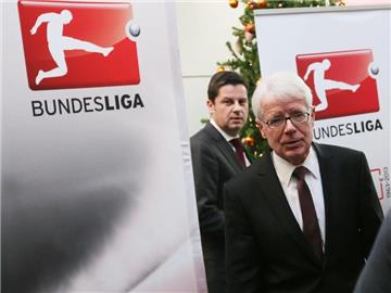 Ligapräsident Rauball und DFL-Geschäftsführer Seifert kritisieren die Berichte zum Coming Out von Thomas Hitzslperger. Foto: Frank Rumpenhorst