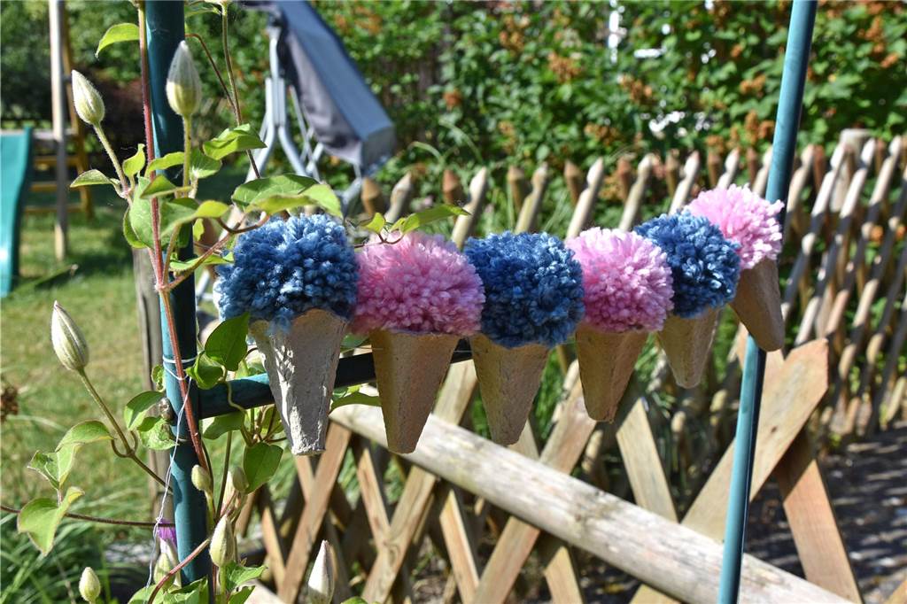 Zehn sommerliche Bastelideen: Spaß und Beschäftigung für Groß und Klein Like ice in the sunshine - eine schöne Bastel- und Dekoidee für den Sommer.