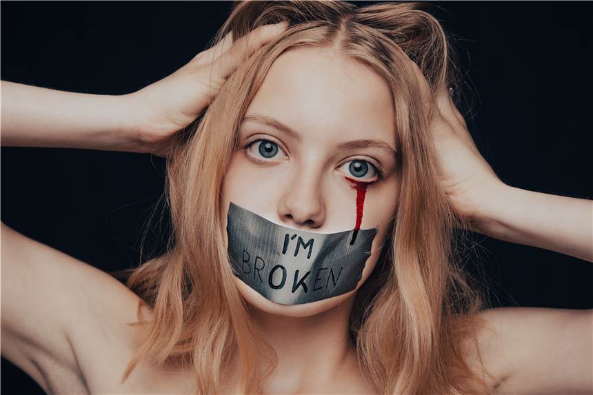 Was man am Wochenende wissen muss: Mobbing-Opfer modelt für Kampagne Lina (15) aus Dorsten wurde jahrelang in der Schule gemobbt. Sie hat sich mit professioneller Hilfe zurückgekämpft und stand zuletzt sogar als Model für eine Anti-Mobbing-Kampagne vor der Kamera.