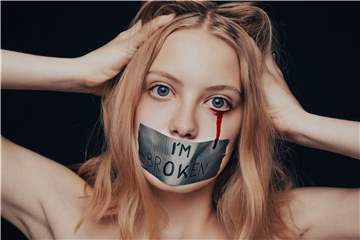 Lina (15) aus Dorsten wurde jahrelang in der Schule gemobbt. Sie hat sich mit professioneller Hilfe zurückgekämpft und stand zuletzt sogar als Model für eine Anti-Mobbing-Kampagne vor der Kamera.