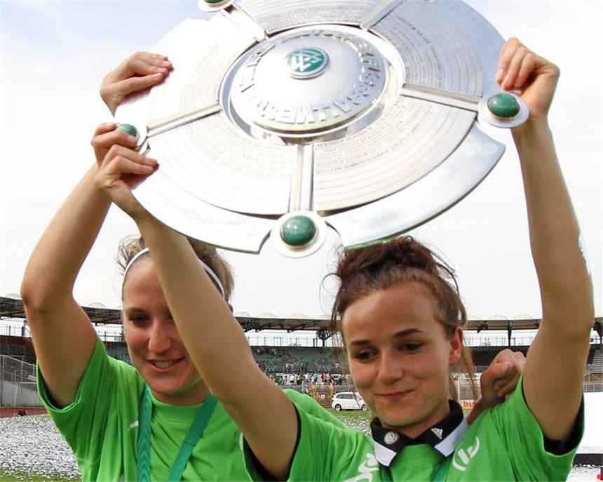 Bundestrainerin Neid beruft Dortmunderin Magull Lina Magull (r.) hat ihre Verletzung auskuriert und will bei der U 20-WM in Kanada ihr Comeback geben.