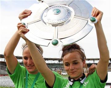 Lina Magull (r.) hat ihre Verletzung auskuriert und will bei der U 20-WM in Kanada ihr Comeback geben.