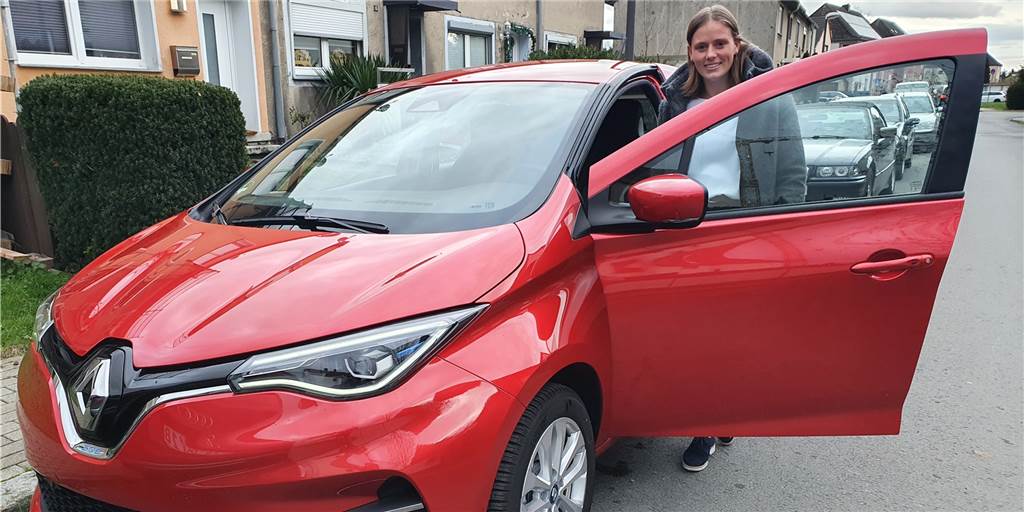 Show, unsozial oder Signal? Castrop-Rauxel gibt „frei Parken“ für E-Autos Linda Edelhoff dürfte mit ihrem Elektroauto bald in der Altstadt überall kostenlos parken.