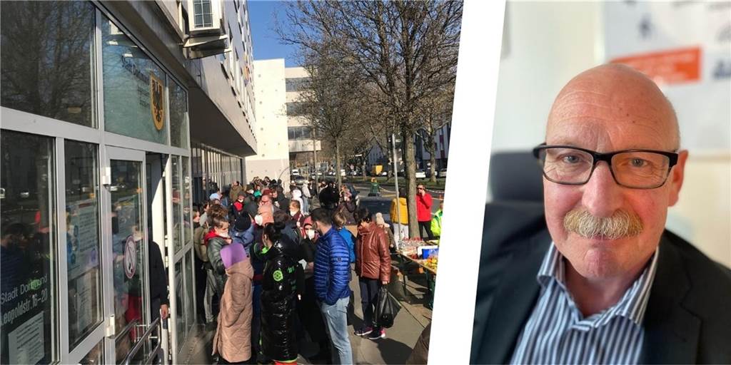 Ukraine-Krieg: Fast so viele Geflüchtete in Dortmund wie in der „Flüchtlingskrise“ Links: Dieses Foto von März zeigt den großen Andrang Geflüchteter am Standort des Sozialamtes in der Leopoldstraße. Rechts: Sozialamtsleiter Jörg Süshardt.