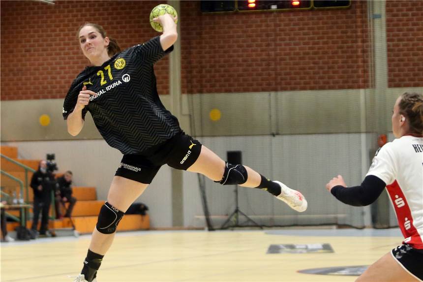BVB-Frauen gewinnen umkämpften Pokal-Krimi Linkshänderin Laura van der Heijden war mit 11 Toren maßgeblich am BVB-Pokalsieg beteiligt.