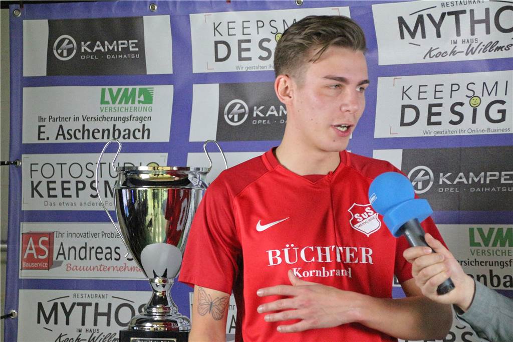 Der FC Frohlinde bekommt ein Talent vom Nachbarn Linus Budde stand während der Castrop-Rauxeler Hallenstadtmeisterschaft Anfang 2020 den Reportern am Mikrofon Rede und Antwort.