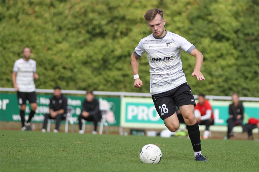Nachwuchs-Spieler überzeugt beim FC Nordkirchen: Im zweiten Jahr zum Stammspieler gereift Linus Hensler hat sich beim FC Nordkirchen in die Startelf gespielt.