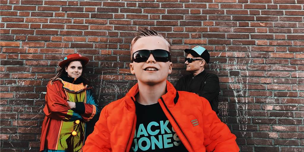 Linus (8) bekommt ein Lied samt Musikvideo geschenkt - mit Diskallico aus Herbern darin Linus (M.) im Musikvideo mit seiner Cousine Nora (r.) und seinem Onkel Marius Reinländer.
