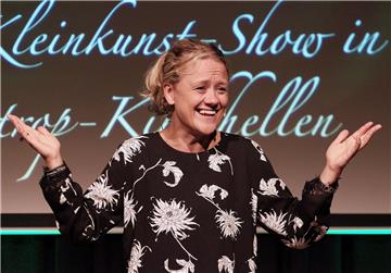 Lisa Feller hatte es beim „Kabarett im Hof“ auf die Männerwelt abgesehen.