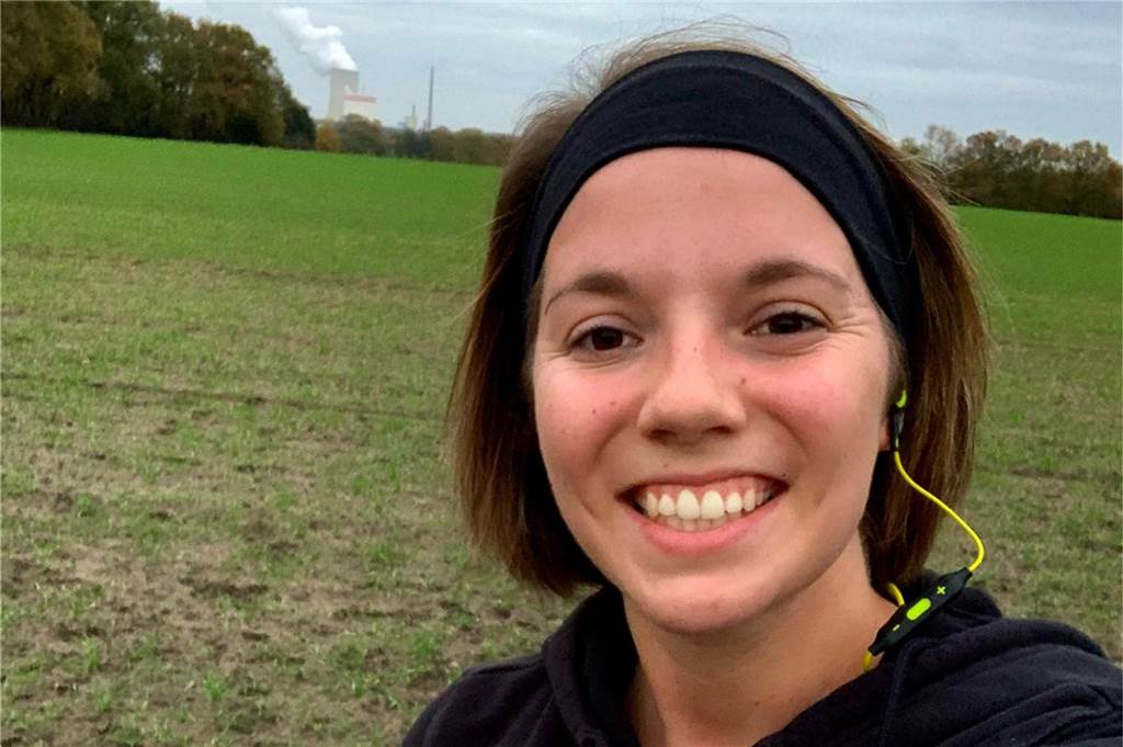 Selbst eine Spielerin mit Kreuzbandriss nimmt an der Fithalte-Challenge des PSV Bork teil Lisa Hercher beteiligt sich an der Lauf-Challenge der Borker Damen.