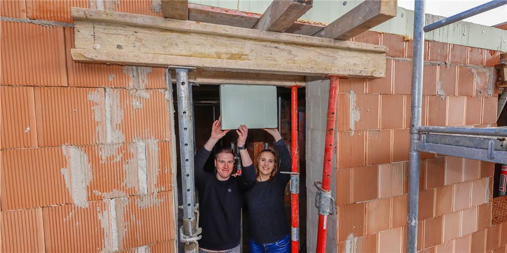 Eine Bad-Frage bereitet Lisa und Chris richtiges Kopfzerbrechen Lisa König und Chris Kremer freuen sich in Dortmund über den Rohbau-Fortschritt. Immer mehr Gedanken müssen sie sich jetzt über den Innenausbau machen. Vor allem zum Bad gibt es viele Fragen, die sie gerade beschäftigen.