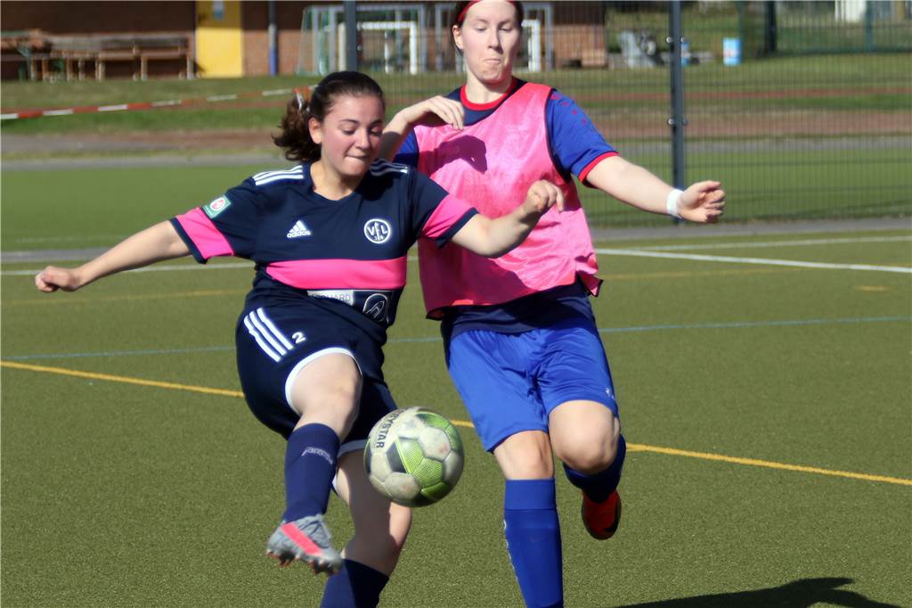 Frauen des Werner SC testen gegen Reserve von Borussia Dortmund Lisa Timmermann (r.). spielte lange für den Werner SC und wagte im Sommer den Sprung nach Dortmund.