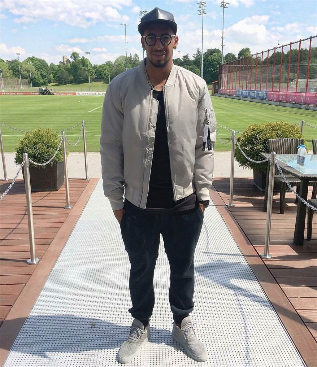 Leandro Lopes: Internationale Stars stehen auf Schuh-Design aus Stadtlohn LL-Sneaker-Träger Jérôme Boateng
