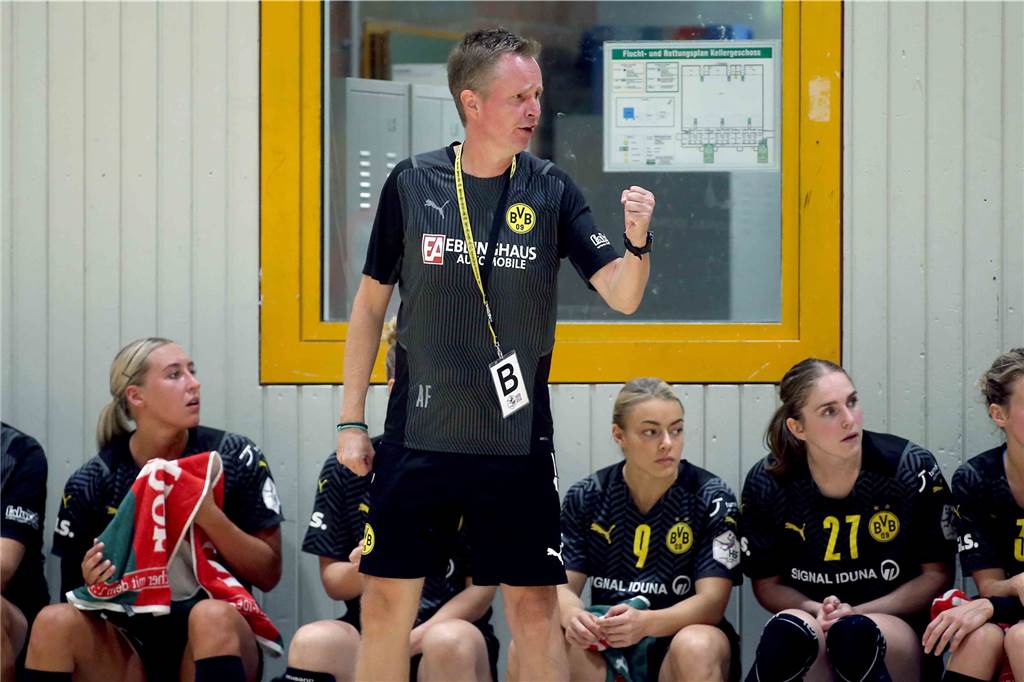BVB-Plan geht auf: Torhüterin ist in herausragender Form und kriegt sogar Lob vom Gegner Lob von BVB-Trainer André Fuhr für seine Torfrau Yara ten Holte: "Sie hat sich so entwickelt, wie wir uns das erhofft haben."