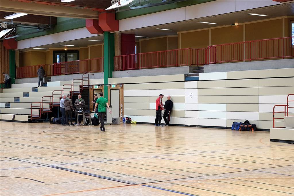 Sanieren oder neu bauen - Dorsten sucht eine Sporthallen-Strategie Lösen sich die Probleme mit der Tribüne der Petrinumhalle auf unerwartete Weise? Auch hier gibt es Sanierungsbedarf in Millionenhöhe, sodass sich die Frage eines Neubaus stellt.