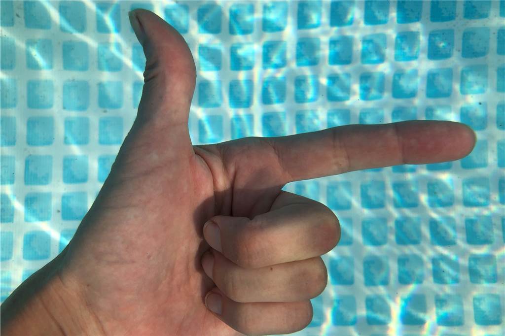 Kinder im Keller, Waschlappen im Mund: Tipps zur Hitzewelle Lösung 2: Wasser muss her.