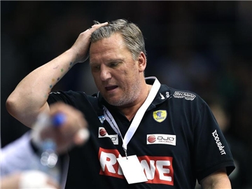 Löwen-Coach Nikolaj Jacobsen konnte die Niederlage seines Teams in Magdeburg nicht verhindern. Foto: Ronny Hartmann