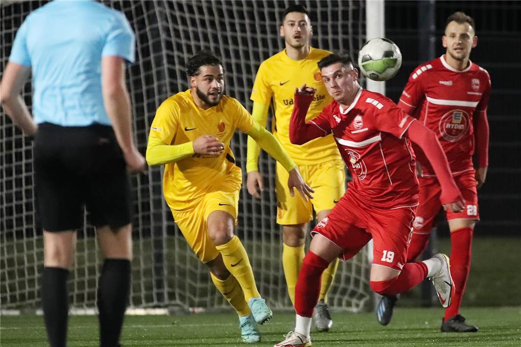 Dortmunder Löwe fühlt sich befreit: Vertragsverlängerung ohne lange Überlegungen Löwen-Spieler Abdül Kadir Akinci (l.) hat seinen Vertrag verlängert.