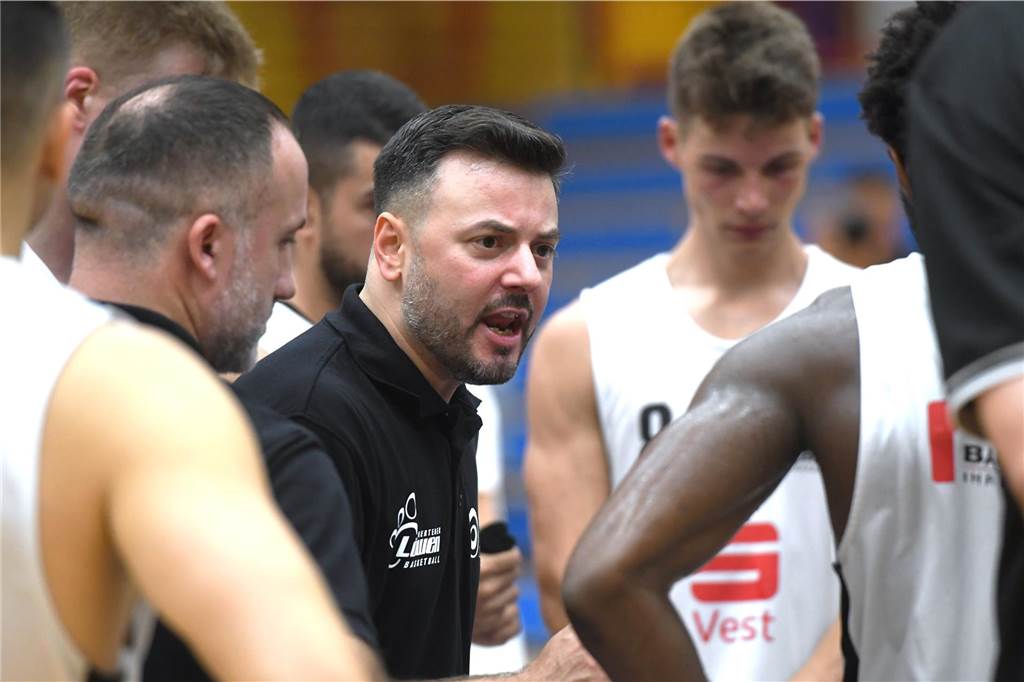 Basketball Regionalliga West Sporthalle Rosa-Parks-Schule, 9. September 2023. Hertener Löwen - New Elephants Grevenbroich 86:89.
