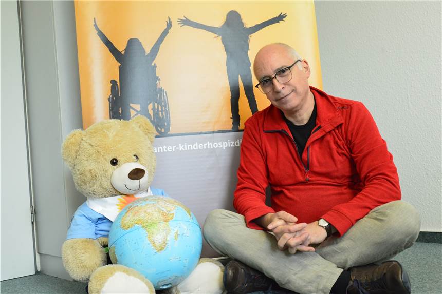 Dortmunder retten todkranke Kinder aus der Ukraine Löwenzahn-Chef Thorsten Haase und sein Team starten in den nächsten Tagen einen ersten Transport, um Kinder und Jugendliche mit schweren oder sogar lebensverkürzenden Erkrankungen aus der Ukraine ins Ruhrgebiet zu holen.