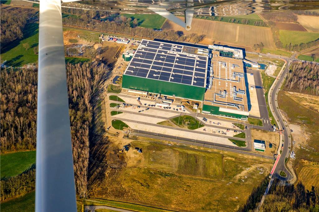 Logistikzentrum Levis Strauß Dorsten an der B58.