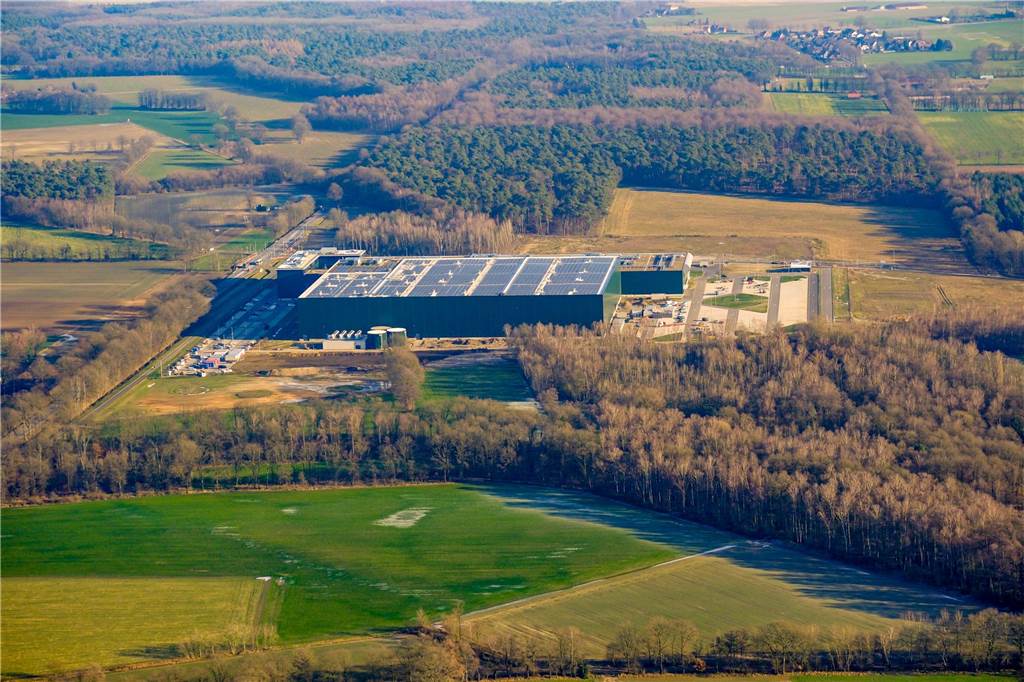 Logistikzentrum Levis Strauß Dorsten an der B58.
