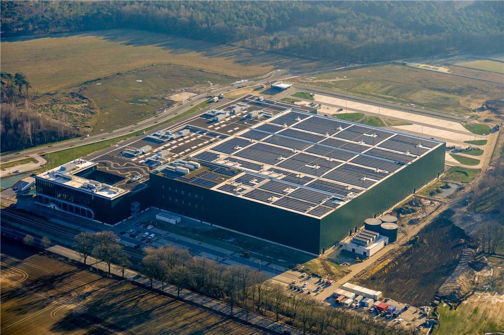 Logistikzentrum Levis Strauß Dorsten an der B58.