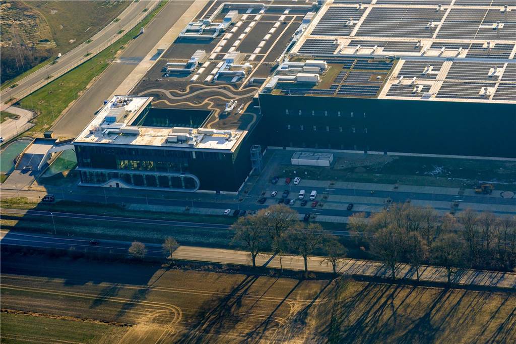 Logistikzentrum Levis Strauß Dorsten an der B58.
