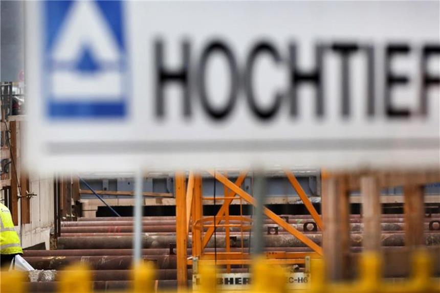 Hochtief rechnet nach Übernahme mit Milliarden-Aufträgen Logo des Baukonzerns Hochtief. Foto: Martin Gerten/Archiv