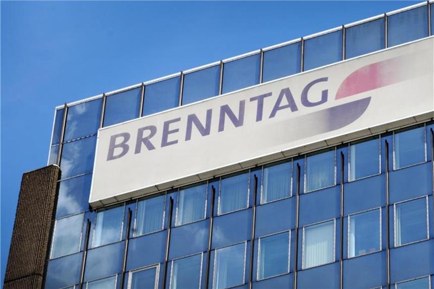 Logo des Chemiehändlers Brenntag an einem Gebäude. Foto: Horst Ossinger/Archiv