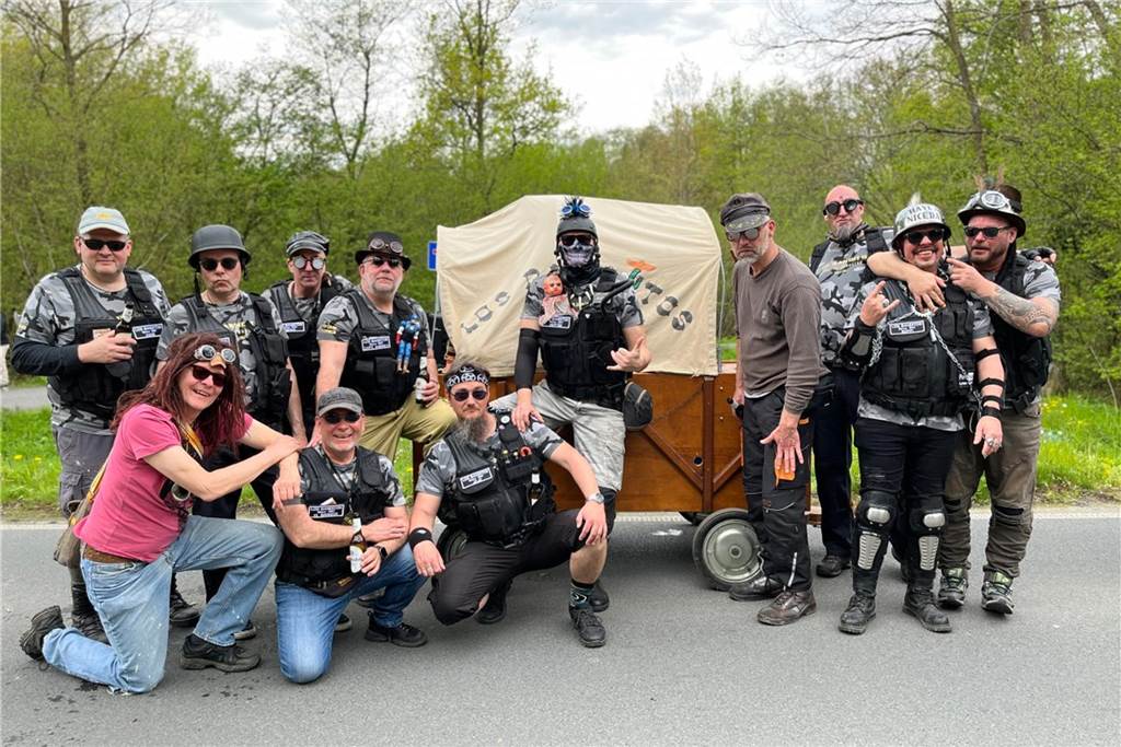 "Los Banditos" nannte sich diese Gruppe - dafür schmissen Sie sich in teils skurrile Outfits.