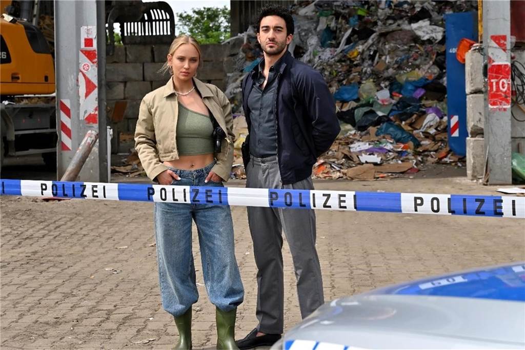 Im Ruhrpott-Krimi spielt auch die Halterner Feuerwehr mit Lou (Caro Cult) und Gianni (Eidin Jalali) ermitteln im Pott