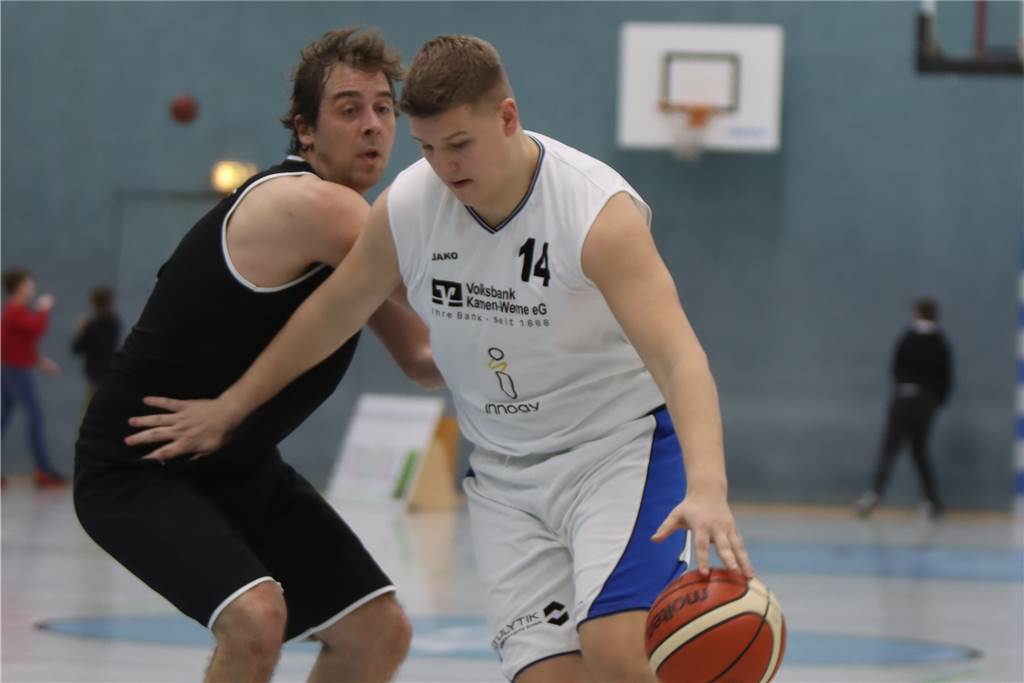 Die LippeBaskets verlängern mit den „Millenium Boys“ Louis Barkowski holte sich Selbstvertrauen in der zweiten Mannschaft, glänzte aber auch in der 2. Regionalliga.