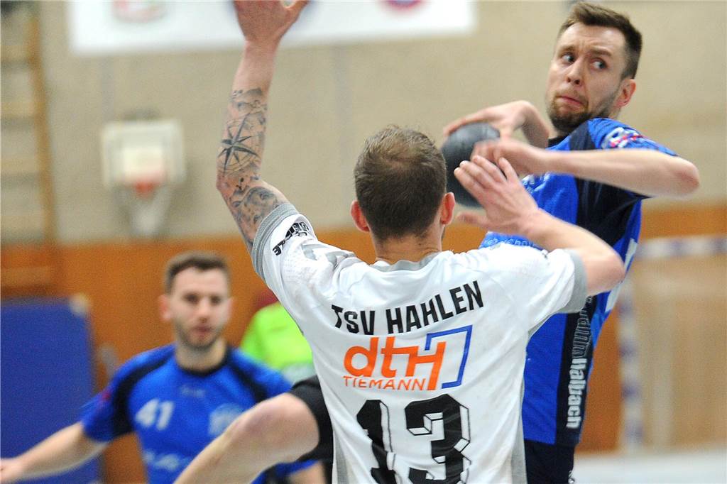 Aus Personalnot in den Rückraum der HVE Villigst-Ergste: Ein Spieler traf, wie er wollte Louis Marquis (beim Wurf) hatten gegen den TSV Hahlen einen Sahnetag erwischt.